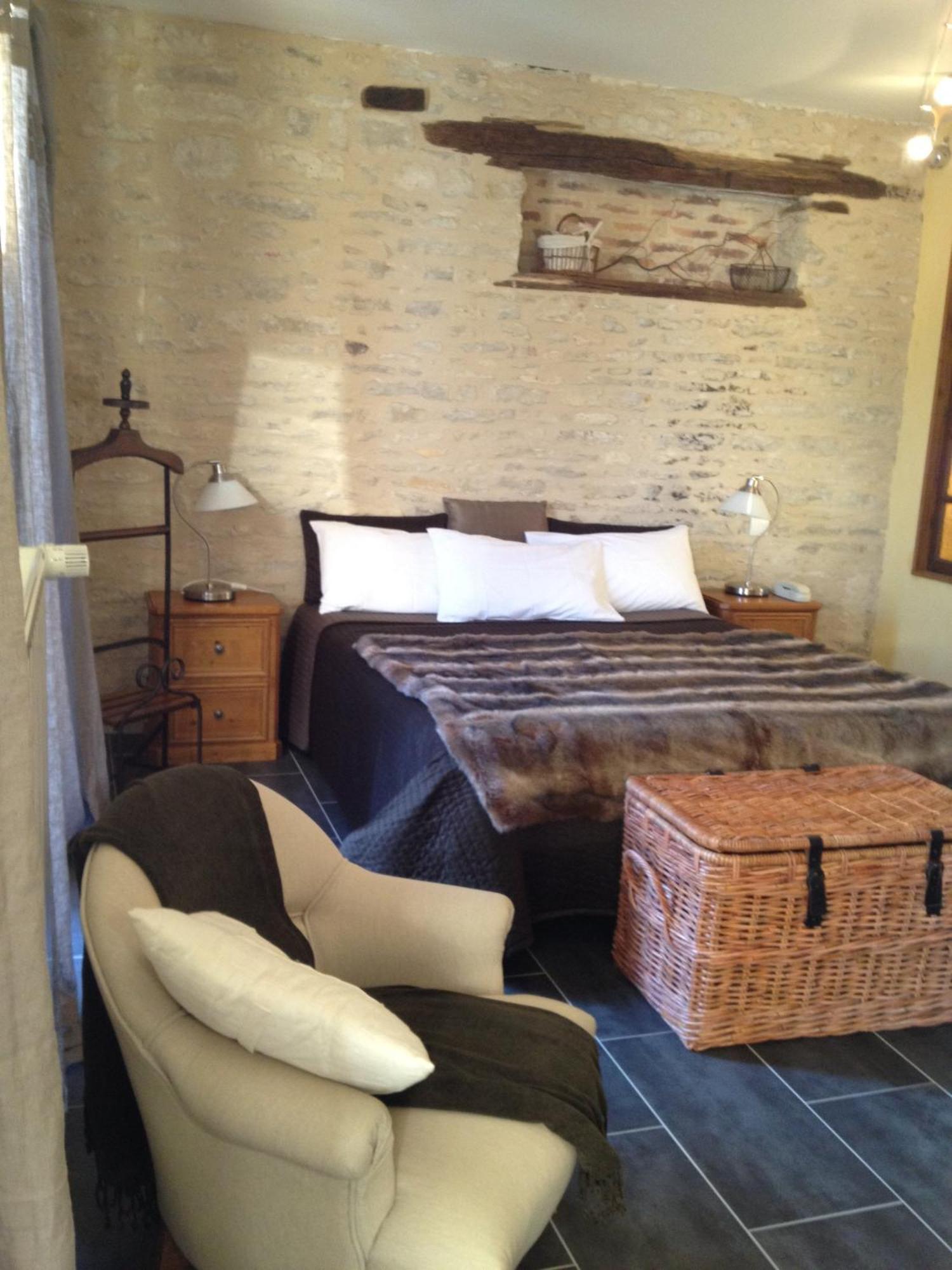 Logis Hotel La Grange Du Relais Colombey-les-deux-Églises Esterno foto